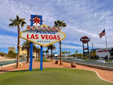 why you should visit Las Vegas at least once in your life - Las Vegas sign
