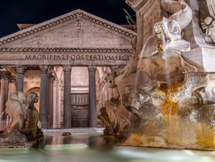 Trevi fountain at night, Rome tours